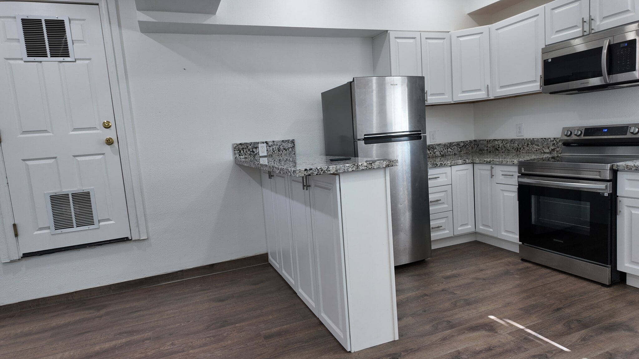 Building Photo - 6288 Susana St