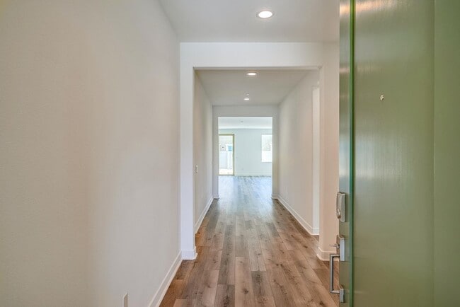 Building Photo - 34166 Willow Stone St