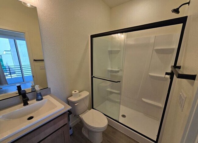 Building Photo - New Modern Fully Furnished Three-Story Townhome Near the Truckee River