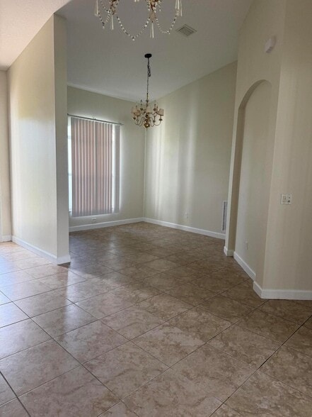 Building Photo - 787 SE Evergreen Terrace