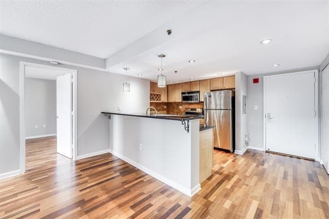 Building Photo - 700 1st St