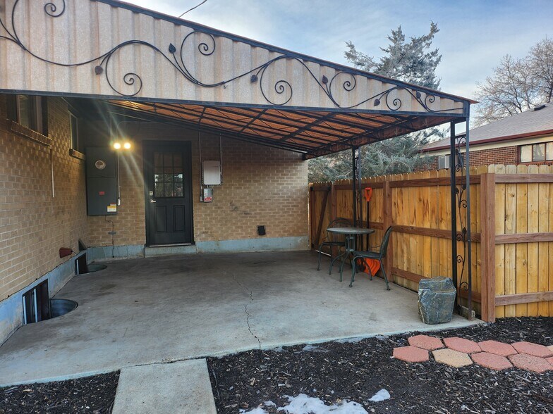 Building Photo - 1741 E 105th Pl