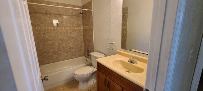 Building Photo - Barrant 405