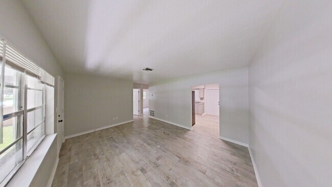 Building Photo - NE 16th Ave 1644-1648