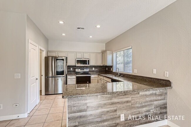 Building Photo - 13723 W Maui Ln