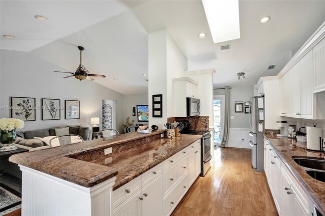 Building Photo - 874 Blueberry Dr