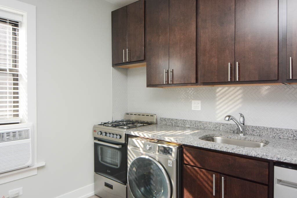 Building Photo - 533 W Belden Ave