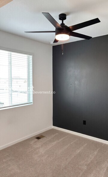 Building Photo - 1364 Penner Dr
