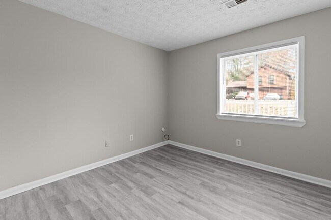 Building Photo - 1042 Mainstreet Lake Dr