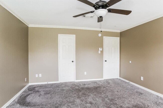 Building Photo - 2430 Pinpoint Dr