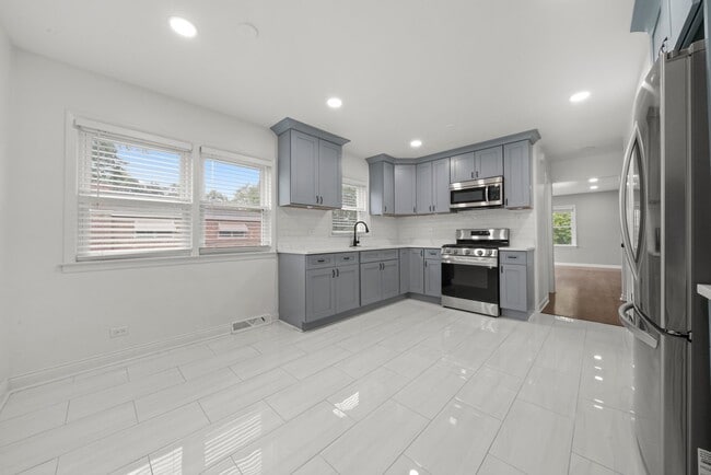 Building Photo - 10537 Austin Ave