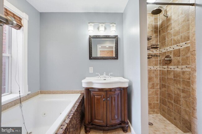 Building Photo - 1619 5th St NW