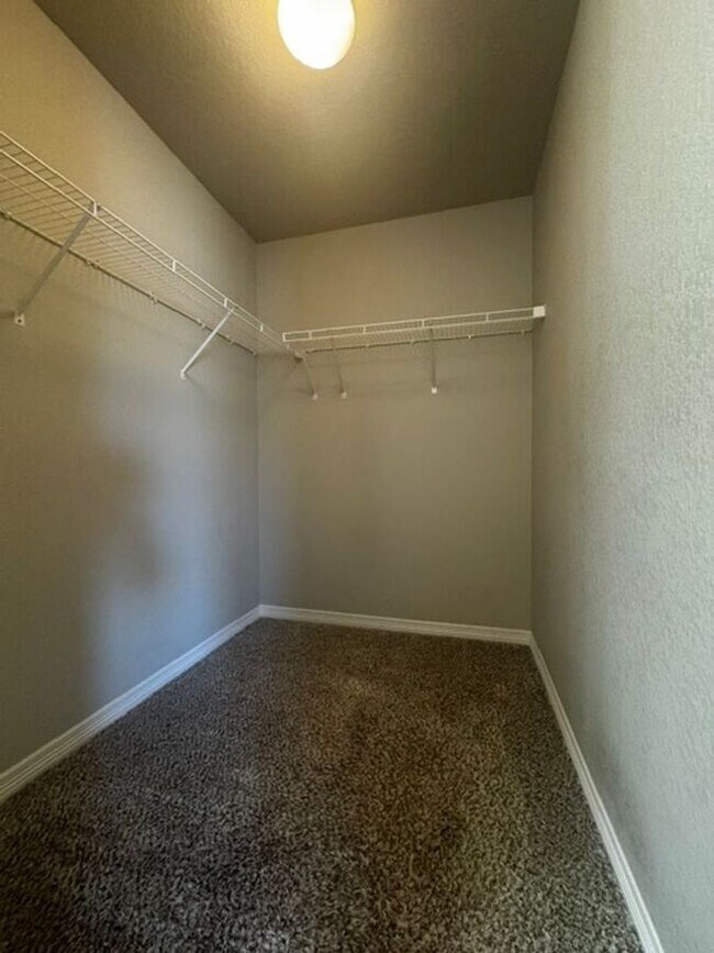 Building Photo - 5338 Kingscote Dr