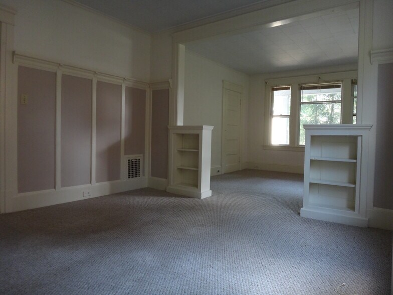 Building Photo - 52 Revell Ave