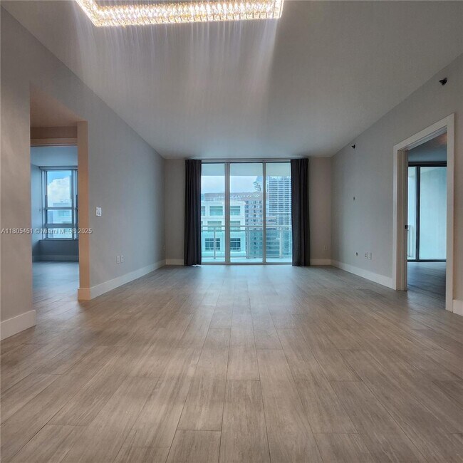 Building Photo - 950 Brickell Bay Dr
