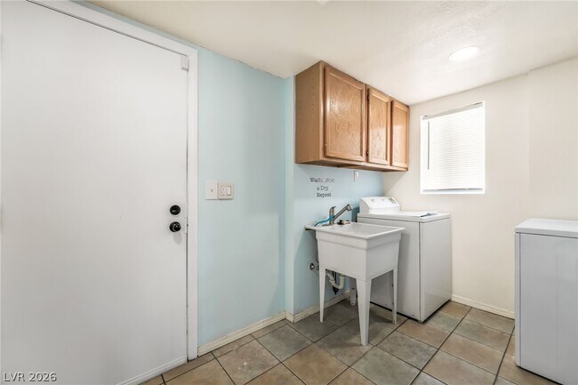 Building Photo - 130 Weatherstone Dr