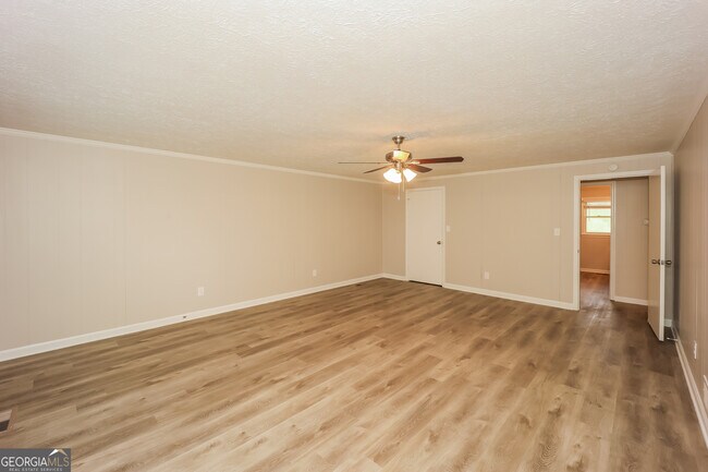 Building Photo - 600 Emerald Dr