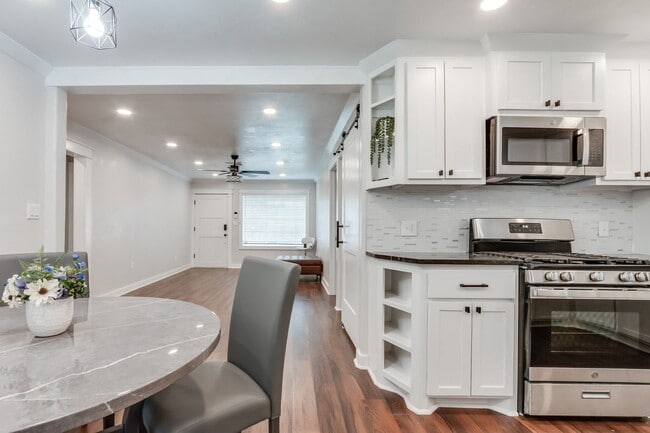 Building Photo - Luxury remodel in NW Oklahoma City