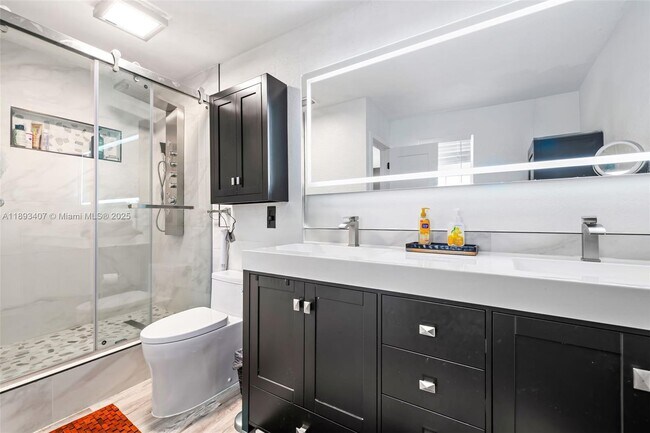 Building Photo - 16530 Royal Poinciana Ct