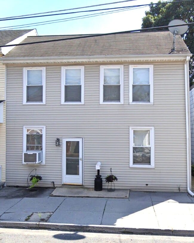 Primary Photo - 3 Bedroom 1 Bath House