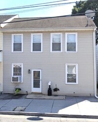 Building Photo - 3 Bedroom 1 Bath House