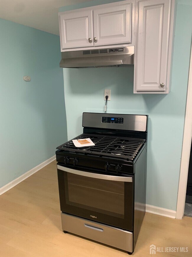 Building Photo - 47 Holly St