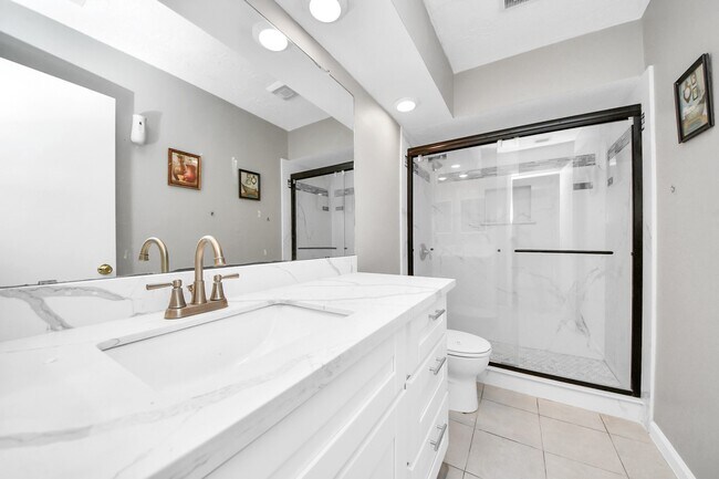 Building Photo - 10707 Shannon Hills Dr