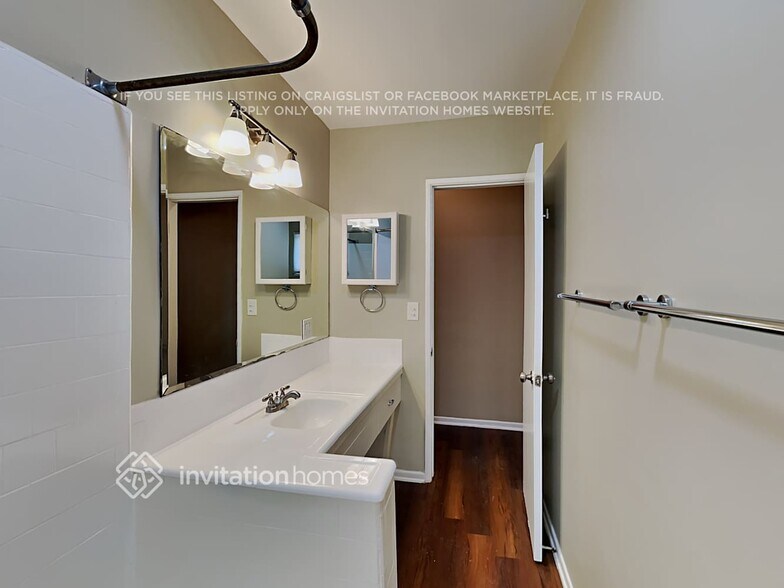 Building Photo - 14251 Minnehaha St