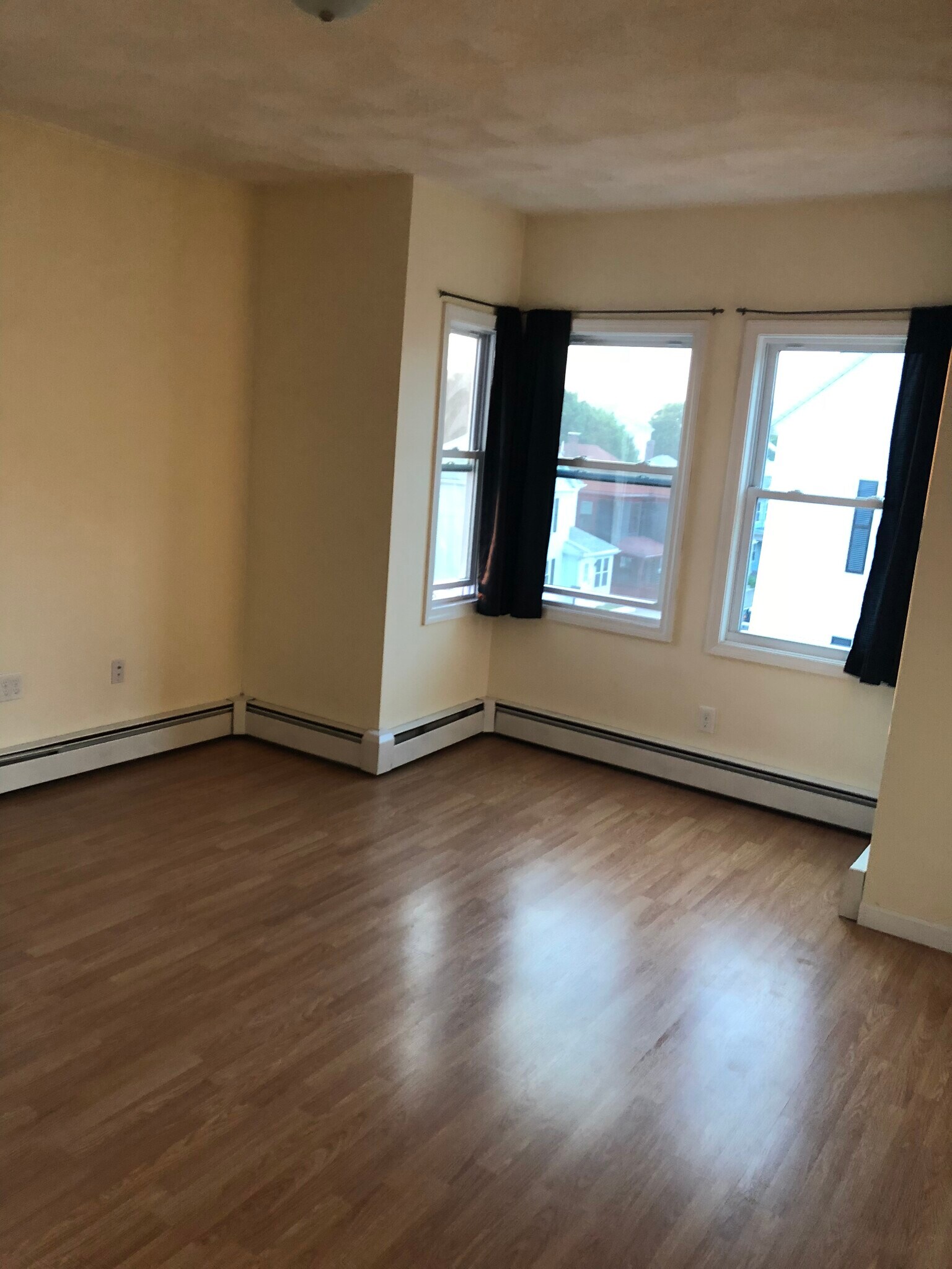 Building Photo - 42 Pond St