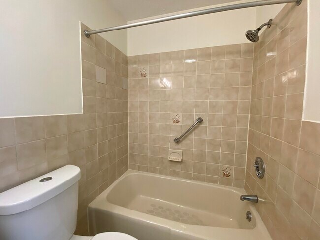 Building Photo - 379 Huse Rd