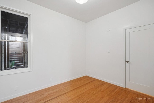 Building Photo - 354 Castro St