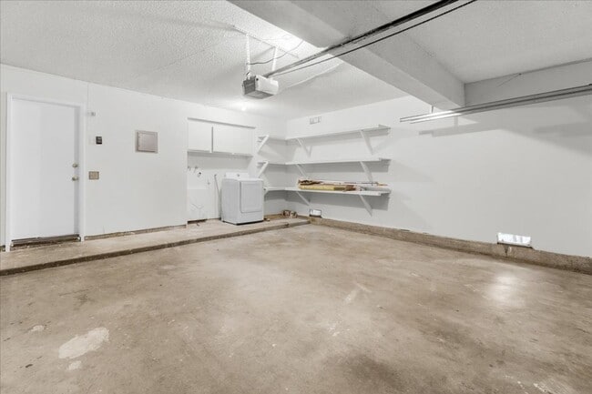 Building Photo - Private Direct-Access 3 Bedroom Townhome with 2 Car Garage, Patio, Balcony, Pool and Tennis