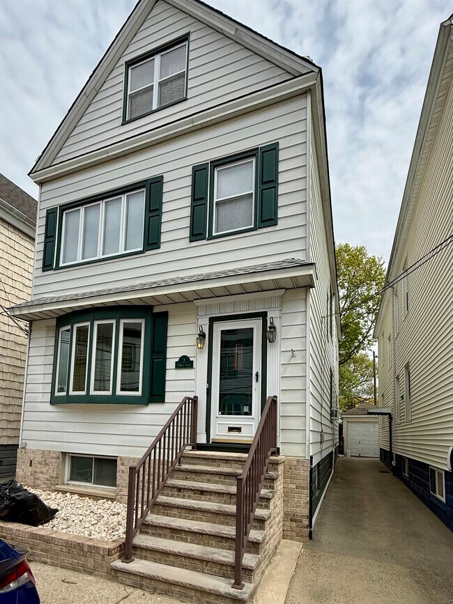 Building Photo - 7 Obrien Ct