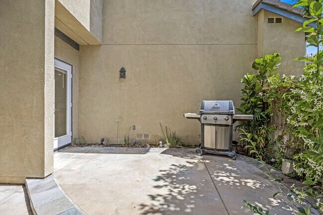 Building Photo - Beautiful detached condo in Painted Trails!