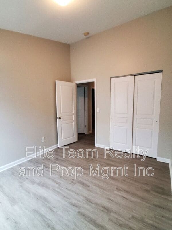 Building Photo - 12676 Persimmon Tree Dr