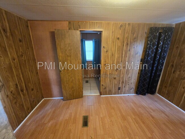 Building Photo - 5 Misty Mountain Way