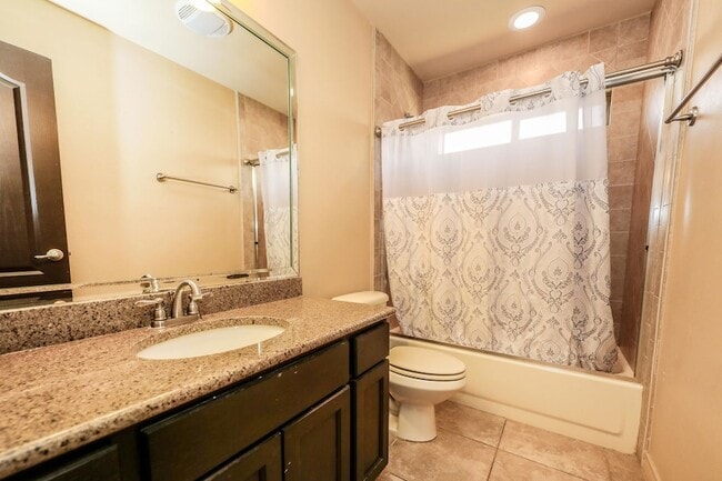 Building Photo - 9813 Sandhill Dr