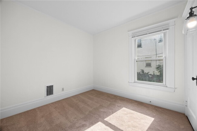 Building Photo - 15-17-17 Roosevelt St