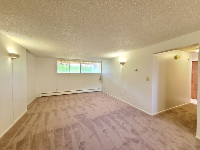 Building Photo - $1,050 - 1 Bed / 1 Bath Spacious Condo in South Hill