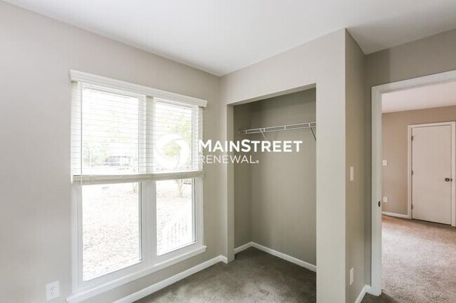 Building Photo - 3 Bedroom Pet-Friendly Home in CHARLOTTE, NC with Main Street Renewal
