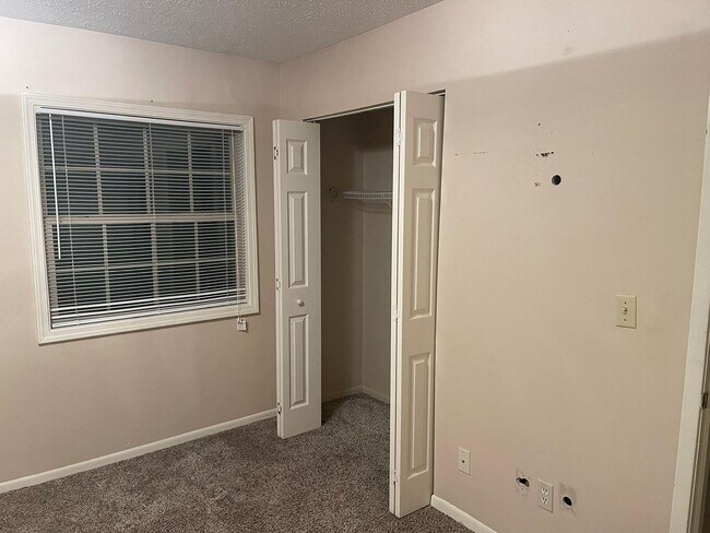 Building Photo - Modern 2-Bed, 1-Bath Oasis with Central Ai...