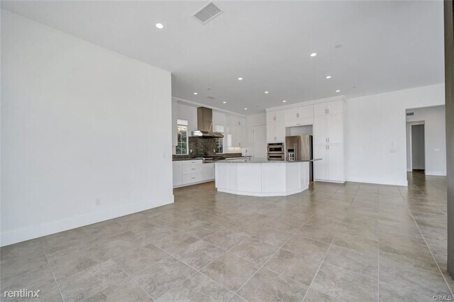 Building Photo - 4 br, 4.5 bath House - 234 Oceano