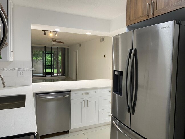 Building Photo - 8411 Forest Hills Dr