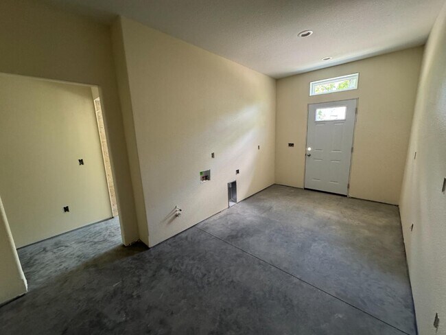 Building Photo - 721 Charlotte Ave