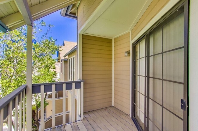 Building Photo - Spacious Townhome in University City for Rent!