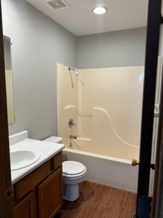 Building Photo - 3 Bedroom Home Strafford, Missouri