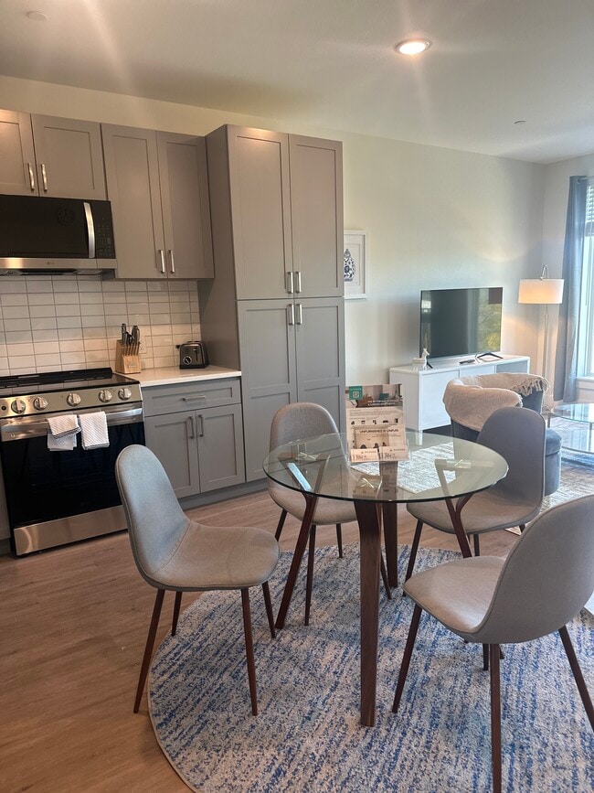 Building Photo - Arroyo Oaks