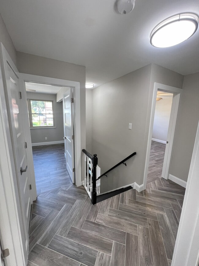 Building Photo - 223 Foxwood Ln