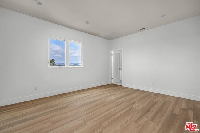 Building Photo - 4073 Saturn St