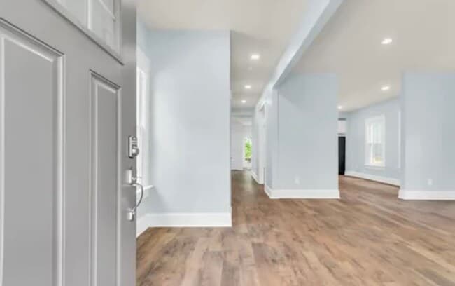 Building Photo - Gorgeous 3/2 Located 1 Block From Downtown Greenville!